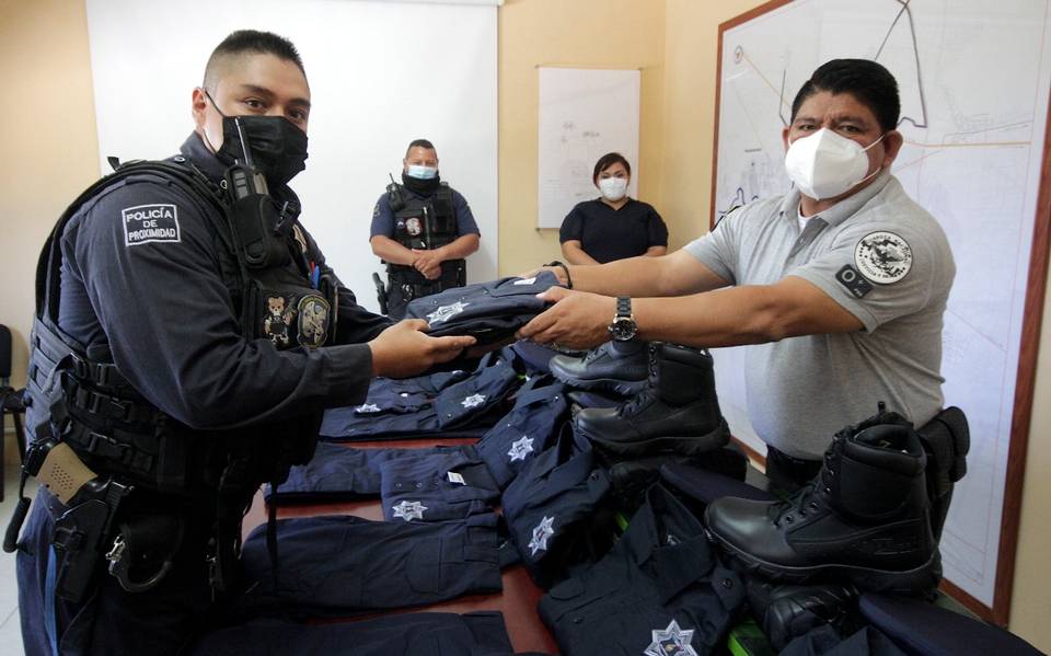Perversión ilegal Arquitectura Kits de uniformes a policías municipales - El Sol de Salamanca | Noticias  Locales, Policiacas, de México, Guanajuato y el Mundo
